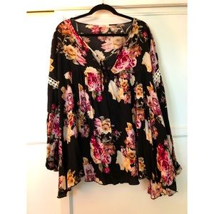 Flowy floral and lace peasant blouse Vanilla Bay L